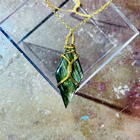 Incredible Diamond-Shaped Labradorite Amulet-Style Statement Necklace - Picture 10 of 10